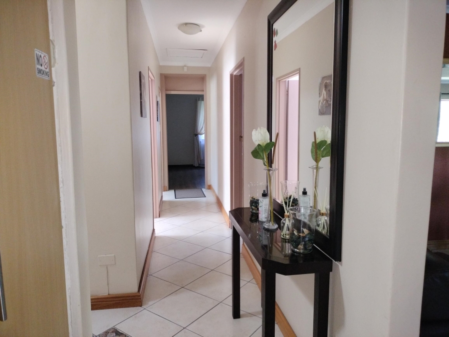 3 Bedroom Property for Sale in Loevenstein Western Cape